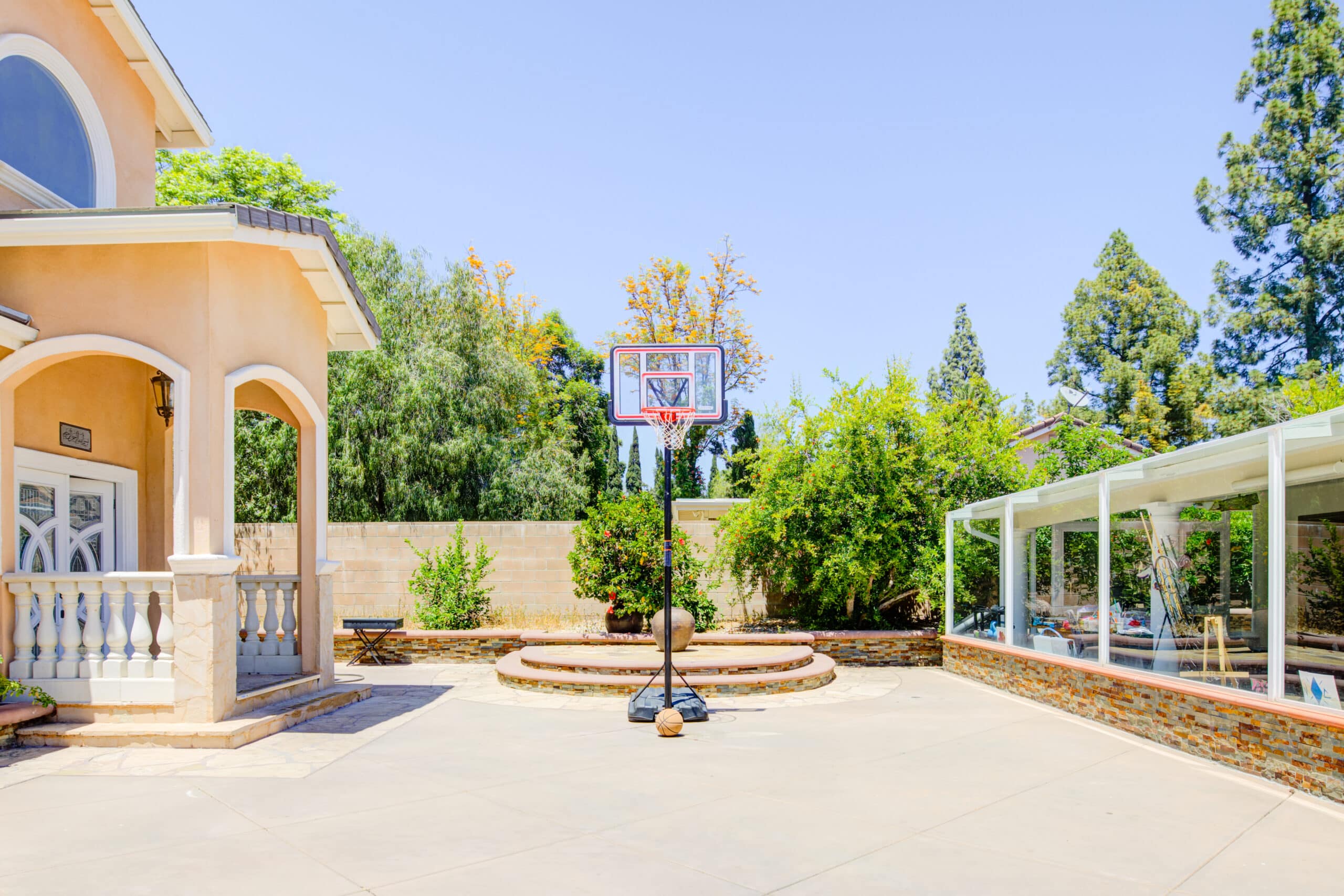 The peaceful and modern inpatient sanctuary at Inspire Recovery Center in Porter Ranch, California.