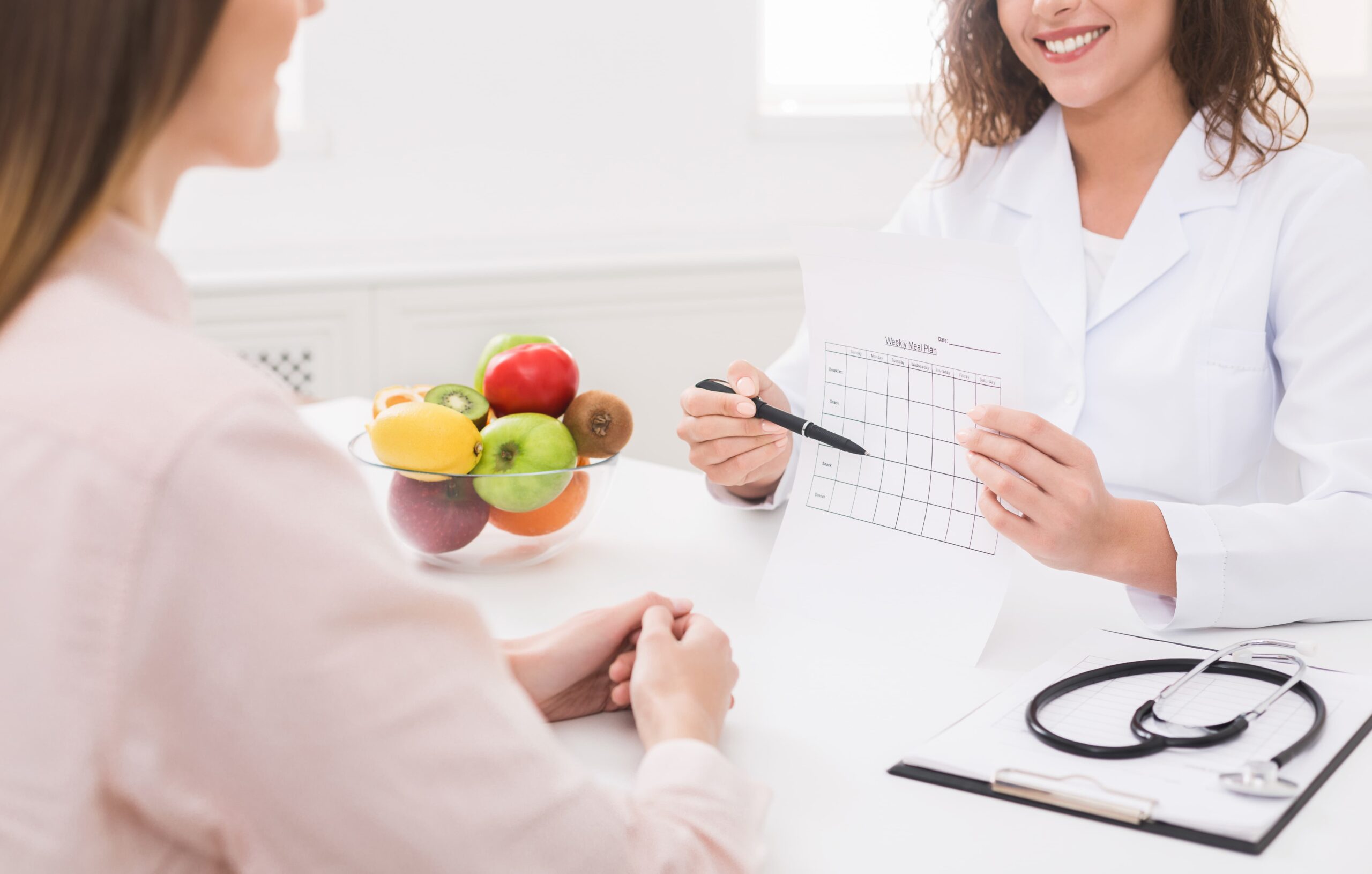 Client and nutritionist reviewing a recovery meal plan
