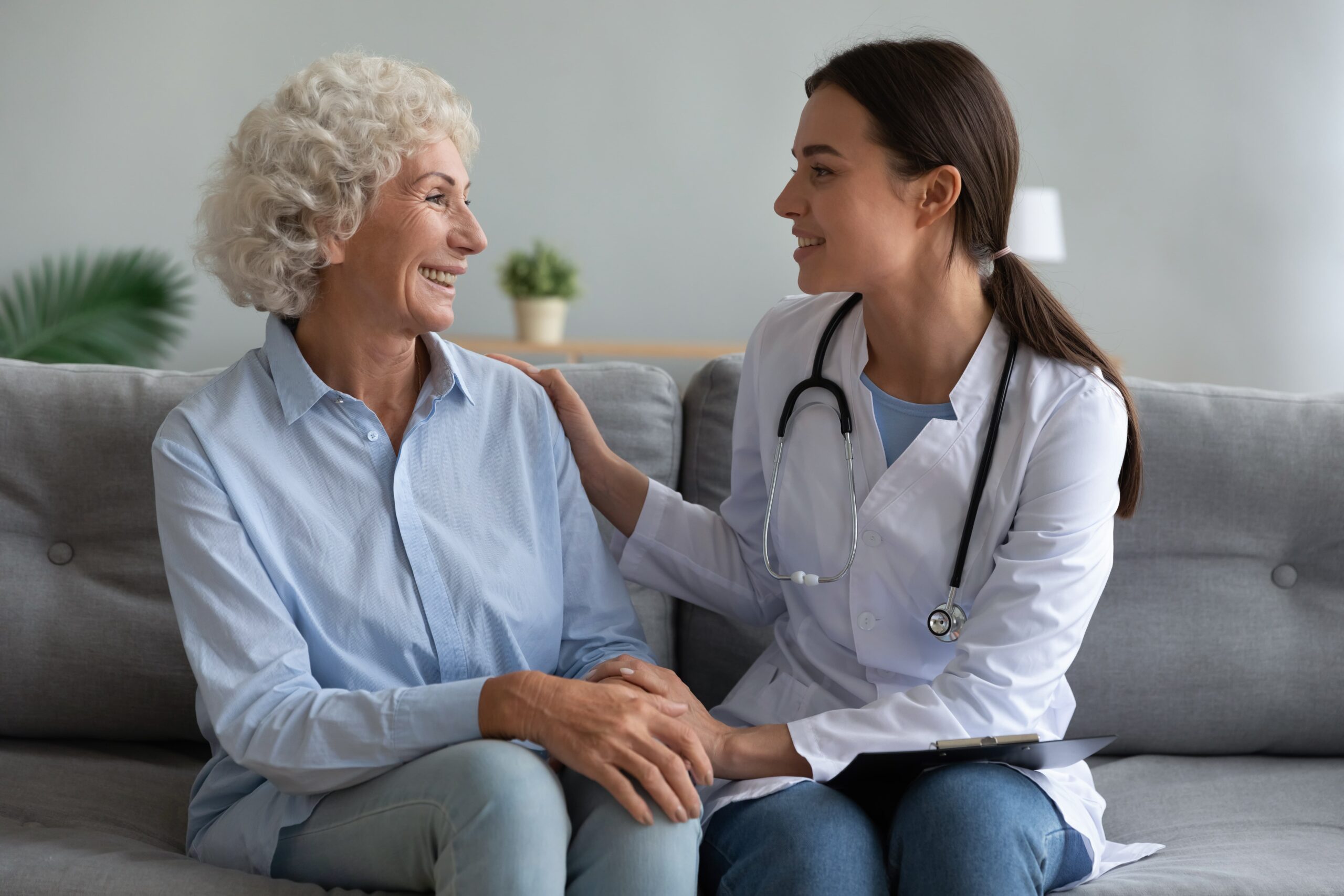 counselor meeting patient to discuss questions ask rehab center