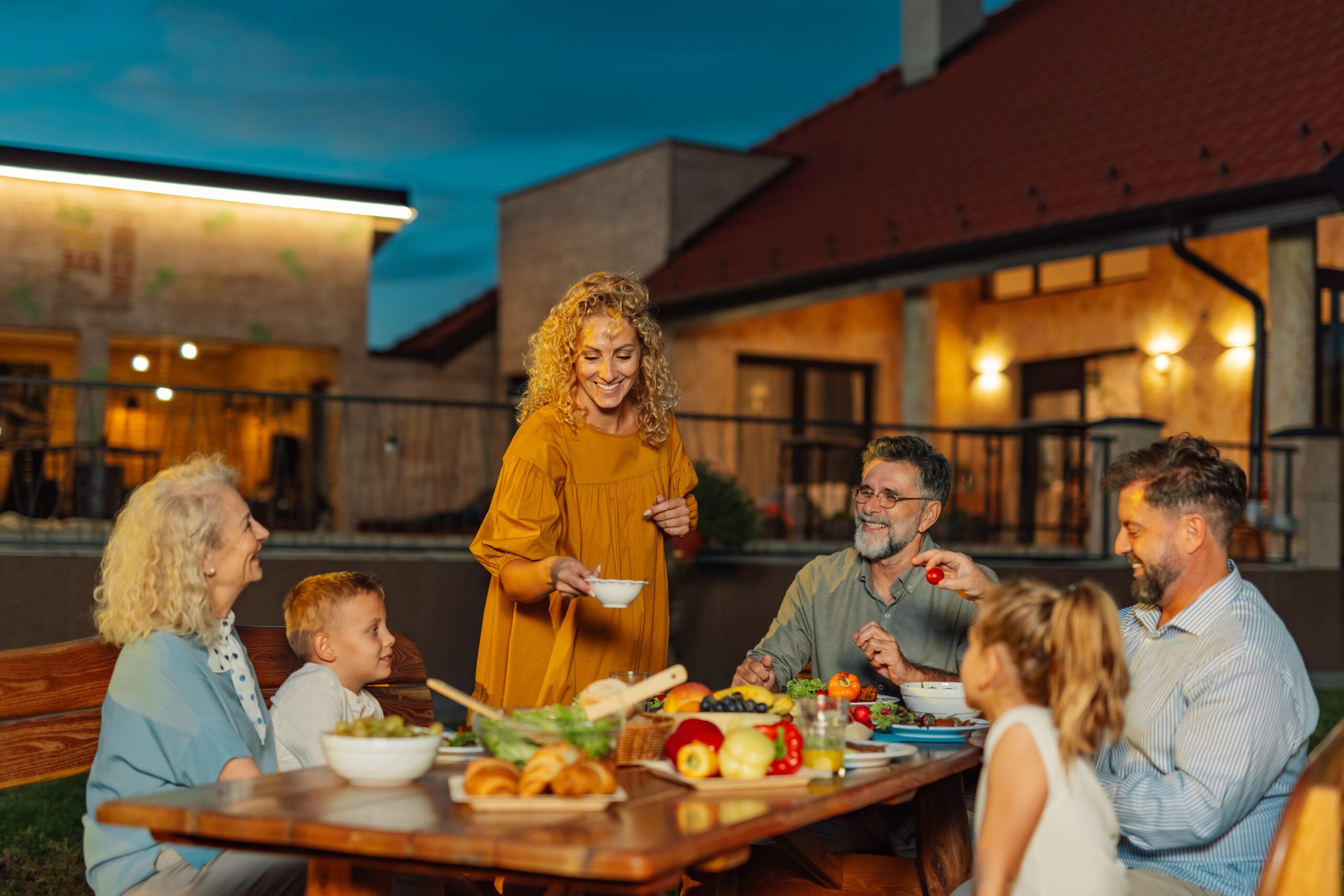 family gathering showing serenity and avoiding relapse during holidays